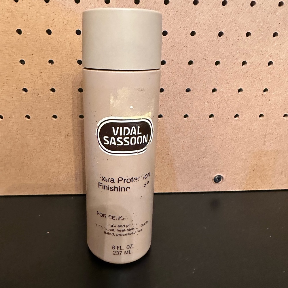(1) Vintage vidal sassoon extra protection finishing mousse 1982. 8 fl ounces